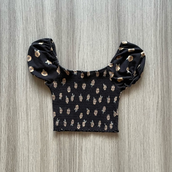 Hollister Puff Sleeve Sunflower Crop Top Black XS - Picture 1 of 4